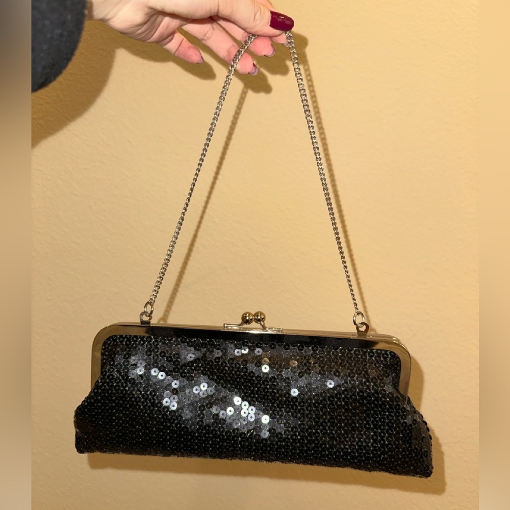 Black Sequin Snap Clutch Ann Taylor LOFT with hidden chain convertible chain 🤍